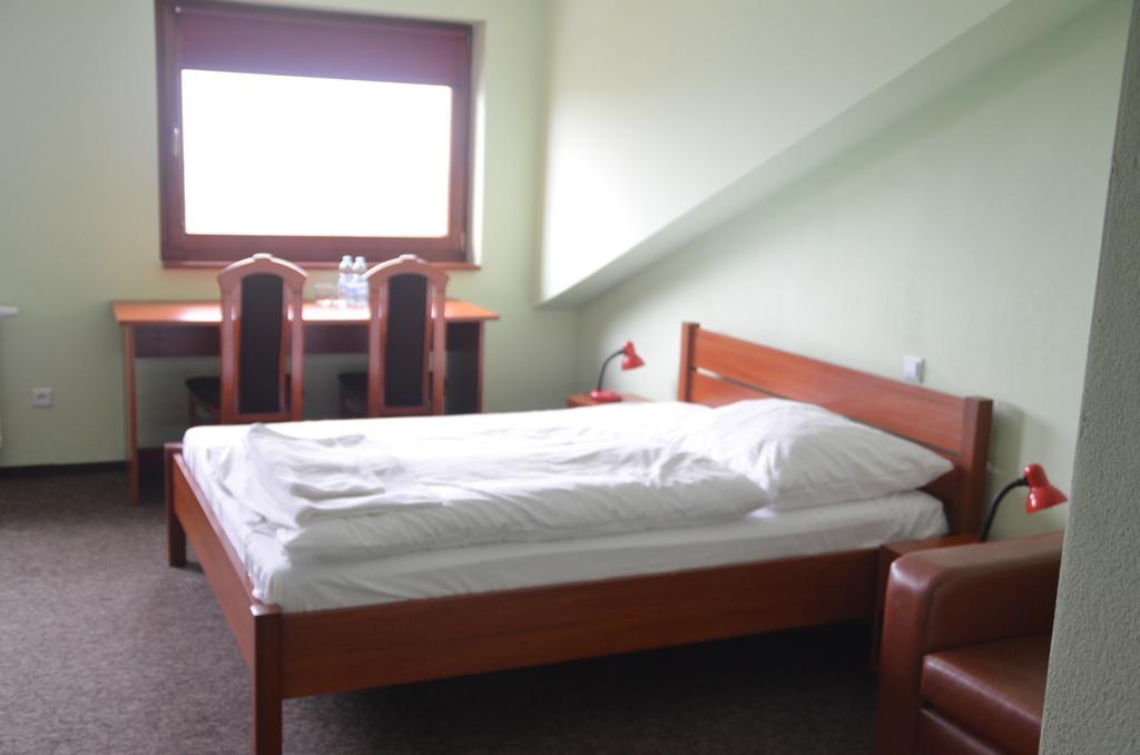 Hotel Tenis Chrząstowice Habitación foto