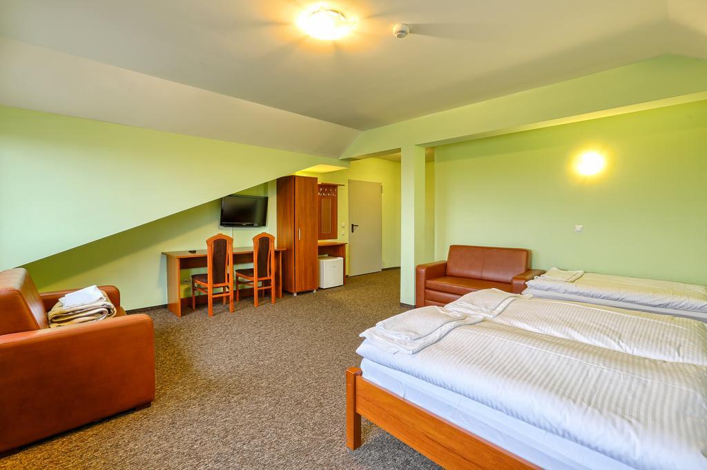 Hotel Tenis Chrząstowice Habitación foto